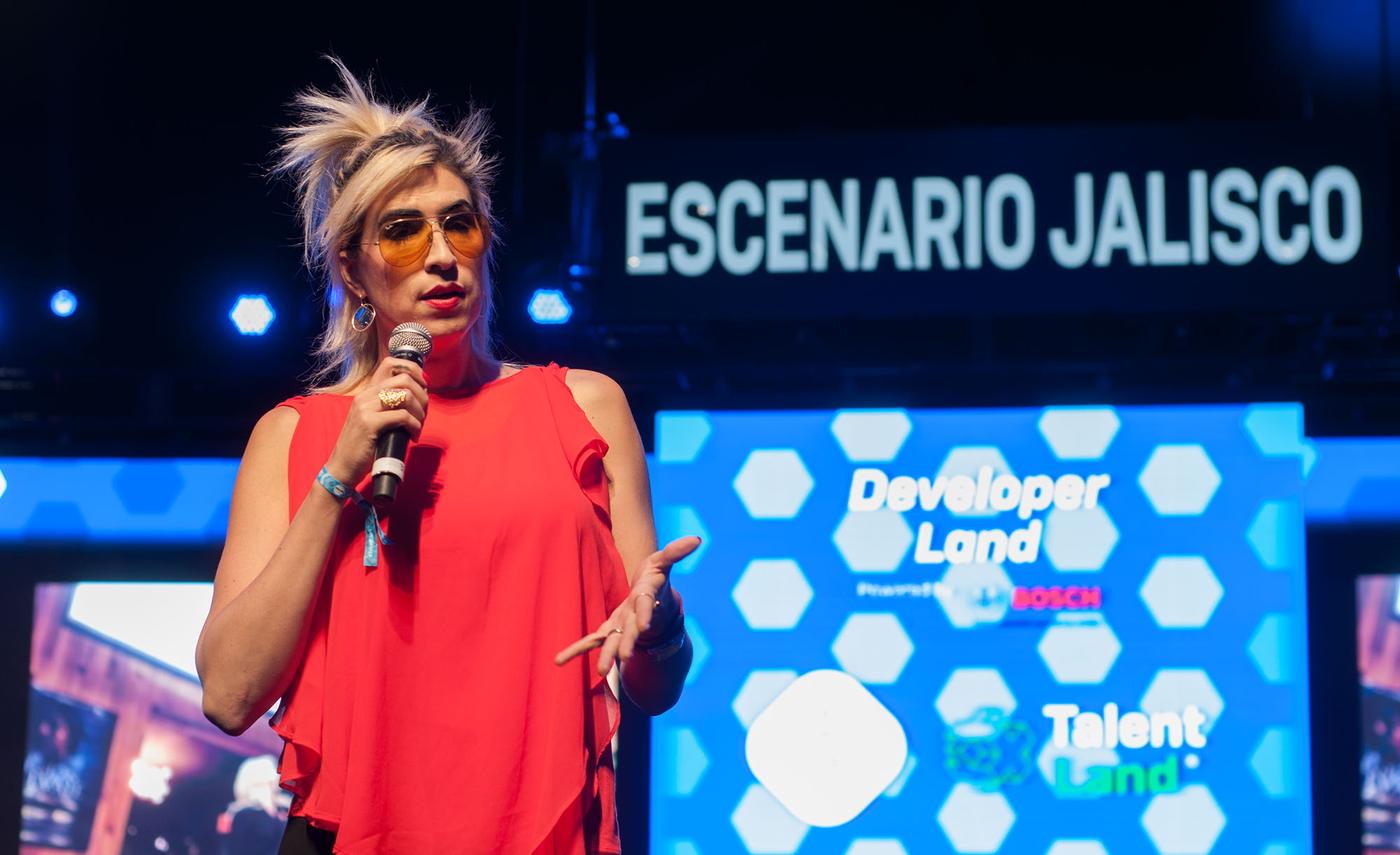 Ophelia Pastrana en primer plano en el Escenario Jalisco de Talent Land.